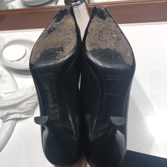 PRADA LEATHER PUMPS - Picture 9 of 10